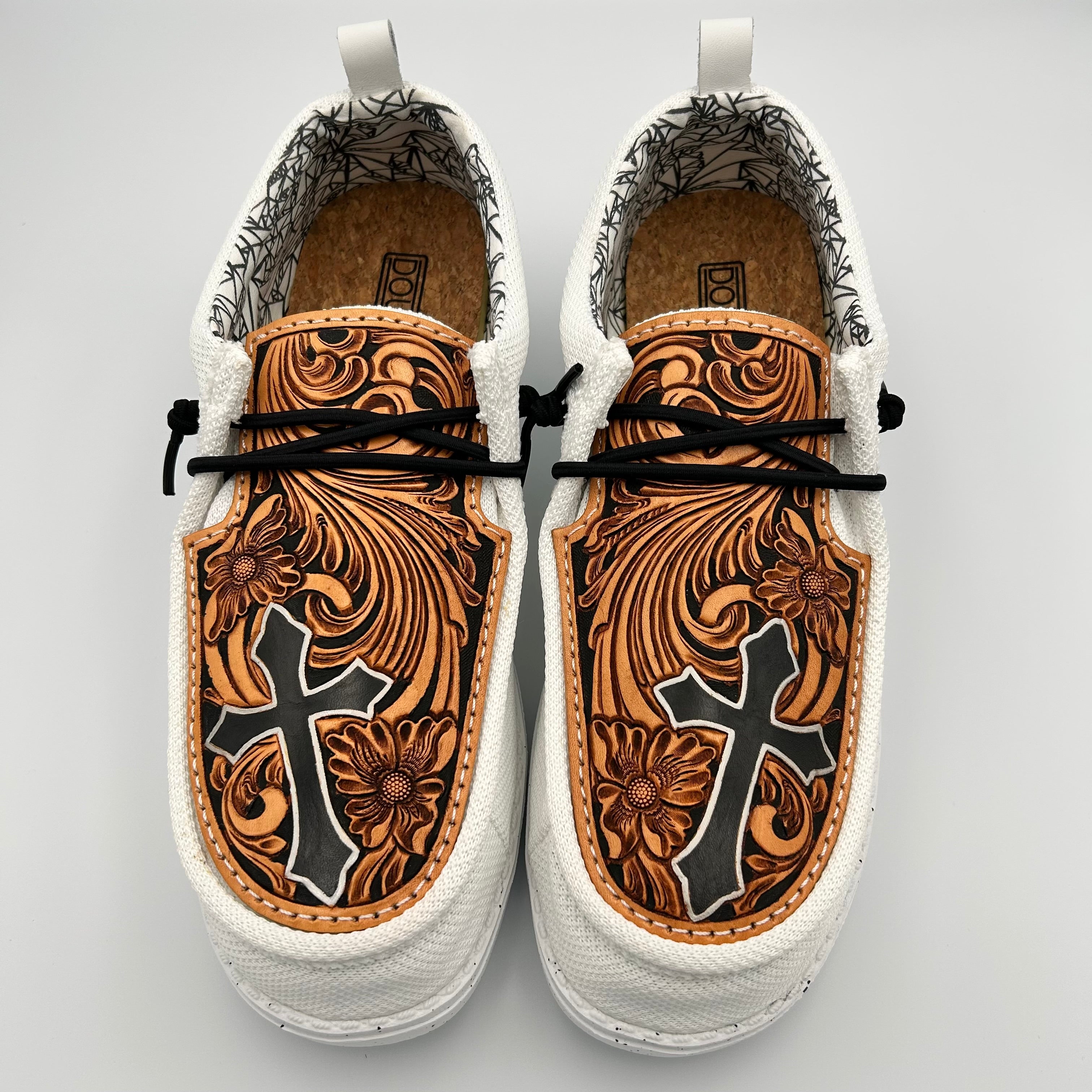 Rodeo White Shoe (Cross)