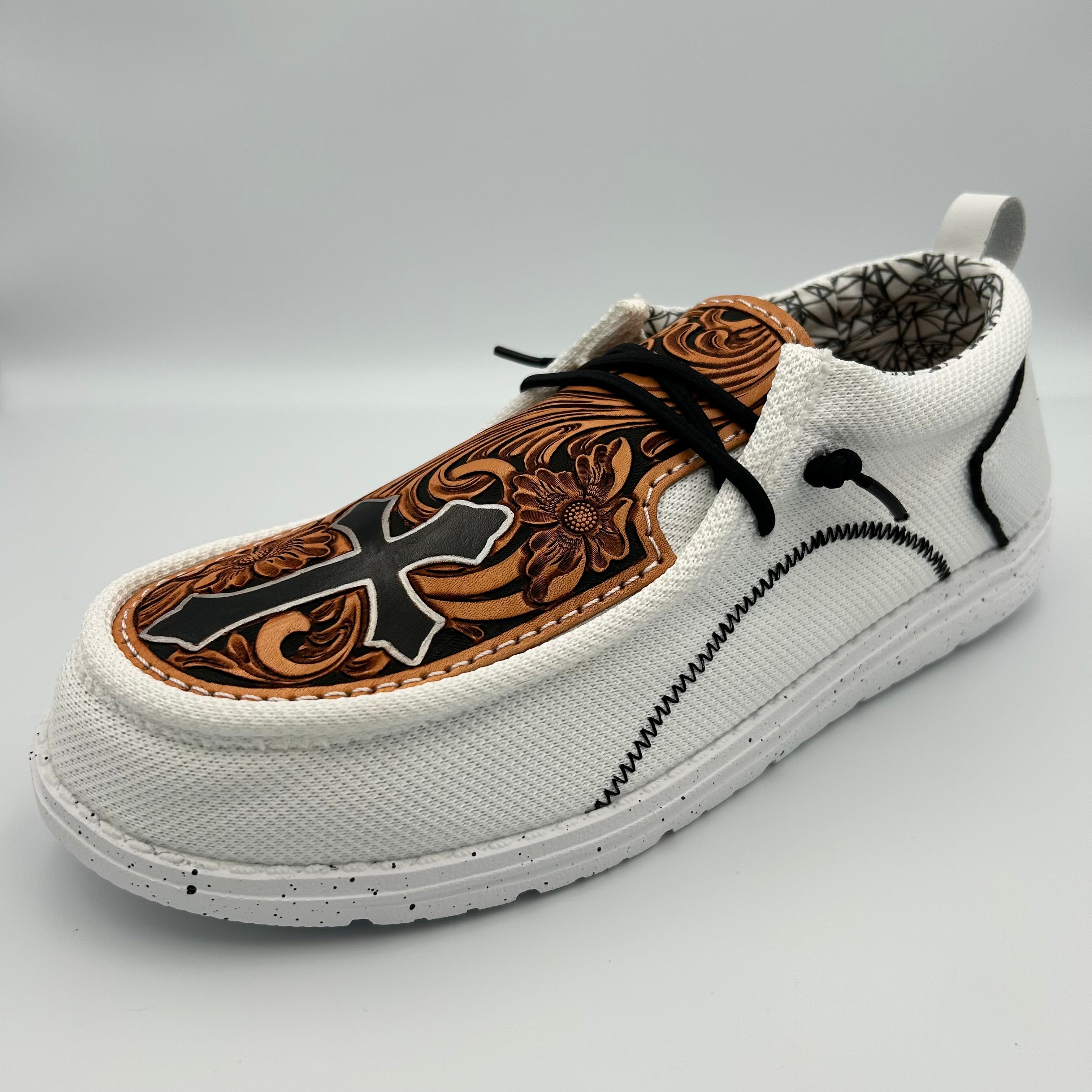 Rodeo White Shoe (Cross)