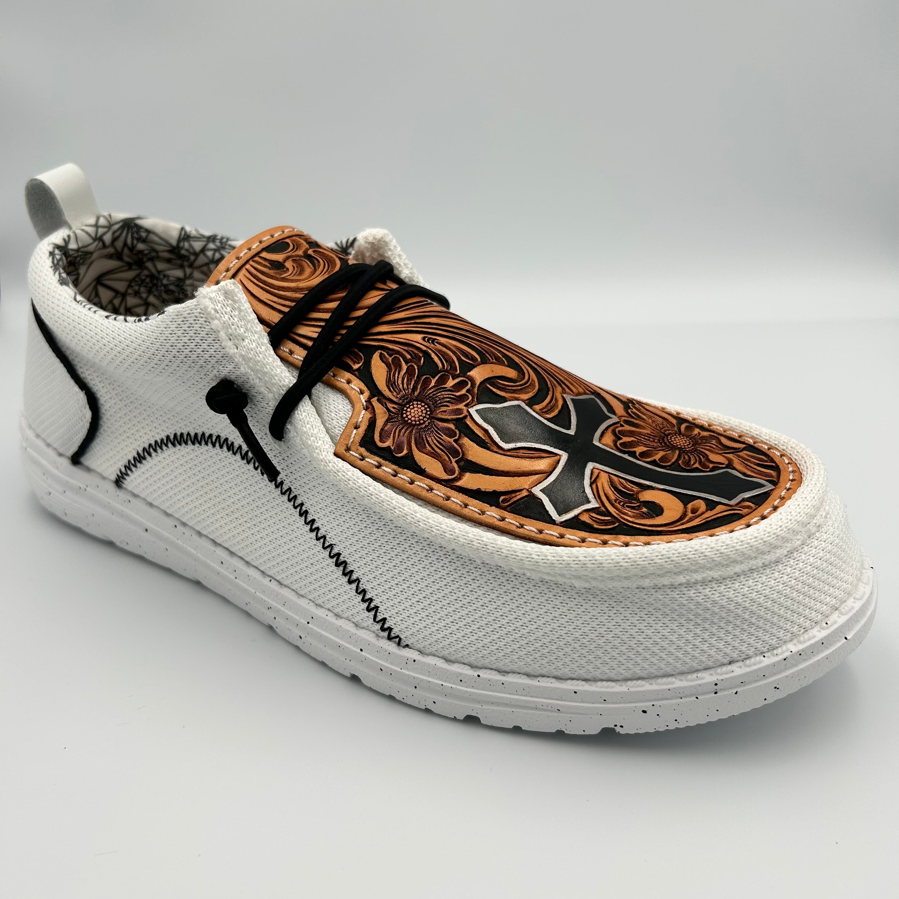 Rodeo White Shoe (Cross)